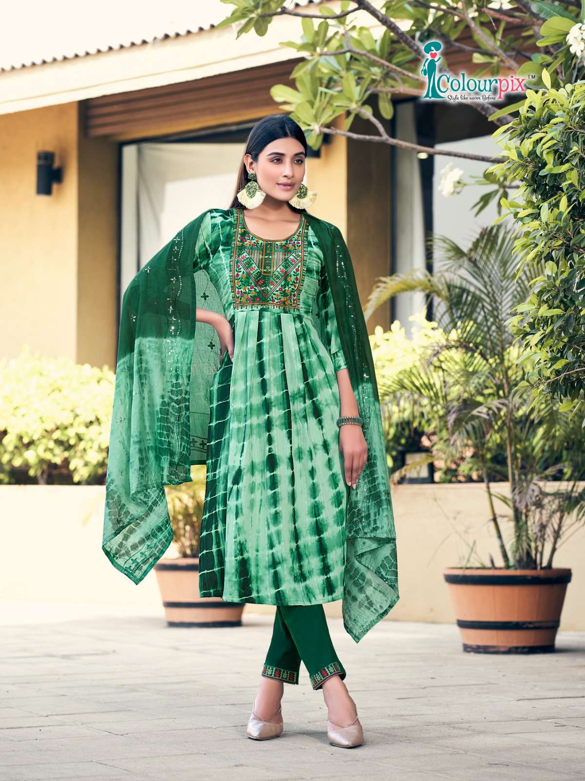 colourpix noor 1001-1006 series latest designer nayra cut kurti set wholesaler surat gujarat
