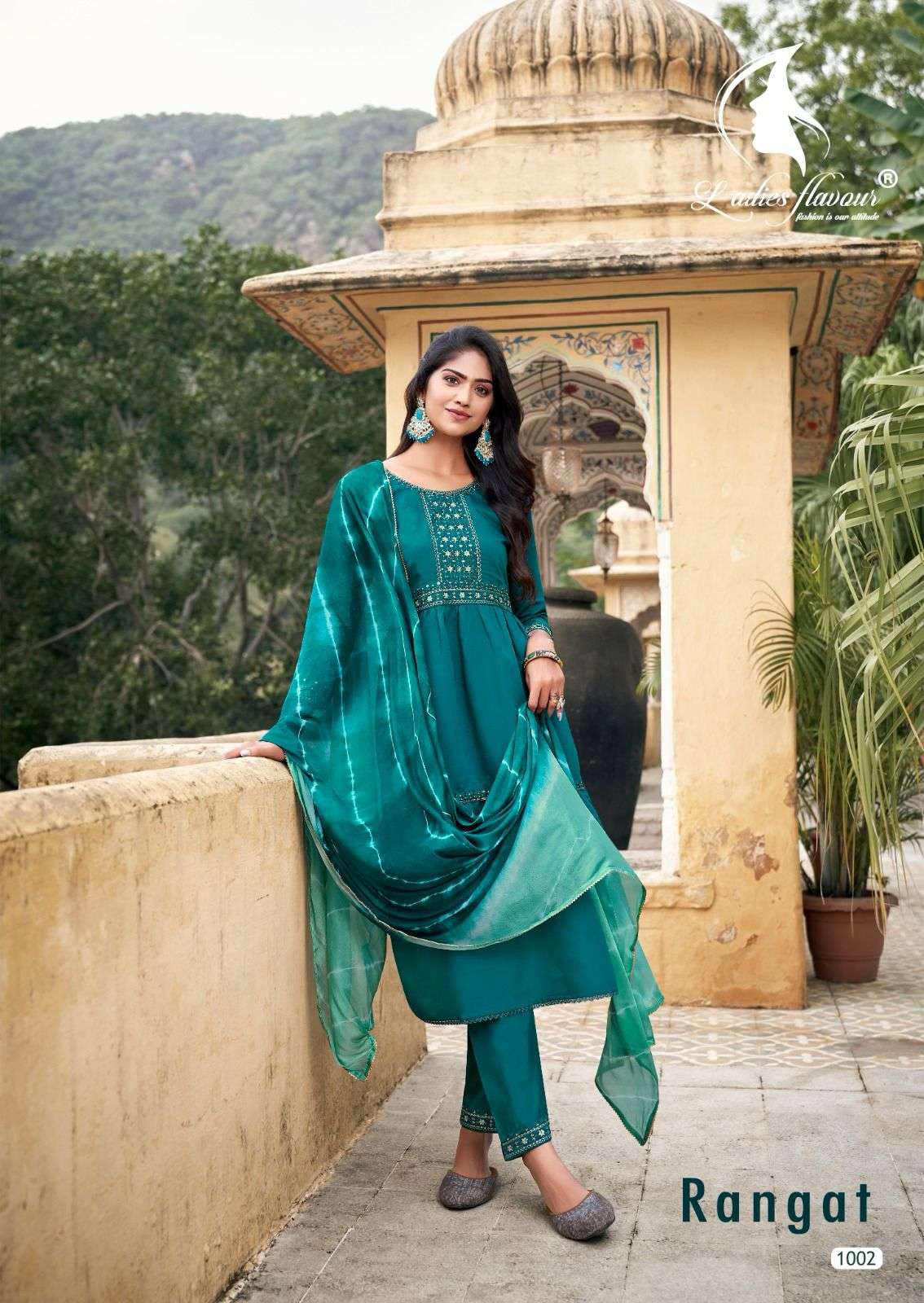 ladies flavour rangat series designer wedding wear kurti set wholesaler surat gujarat