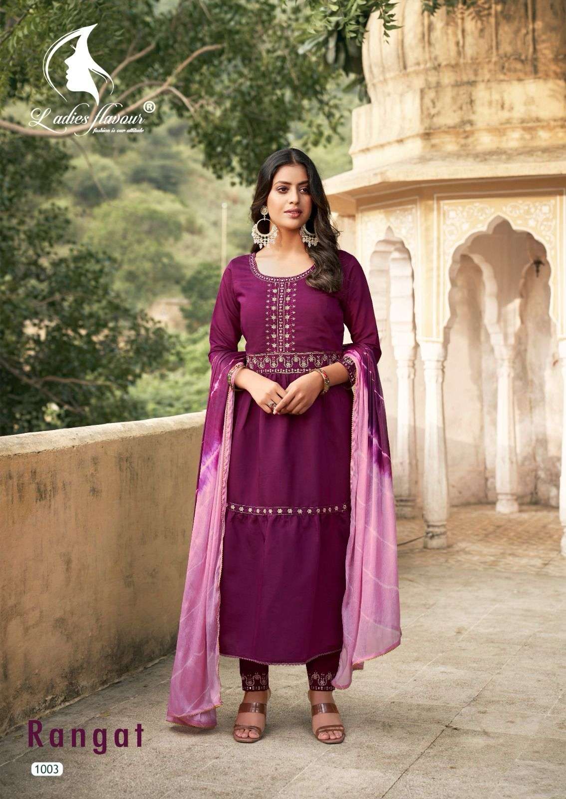 ladies flavour rangat series designer wedding wear kurti set wholesaler surat gujarat